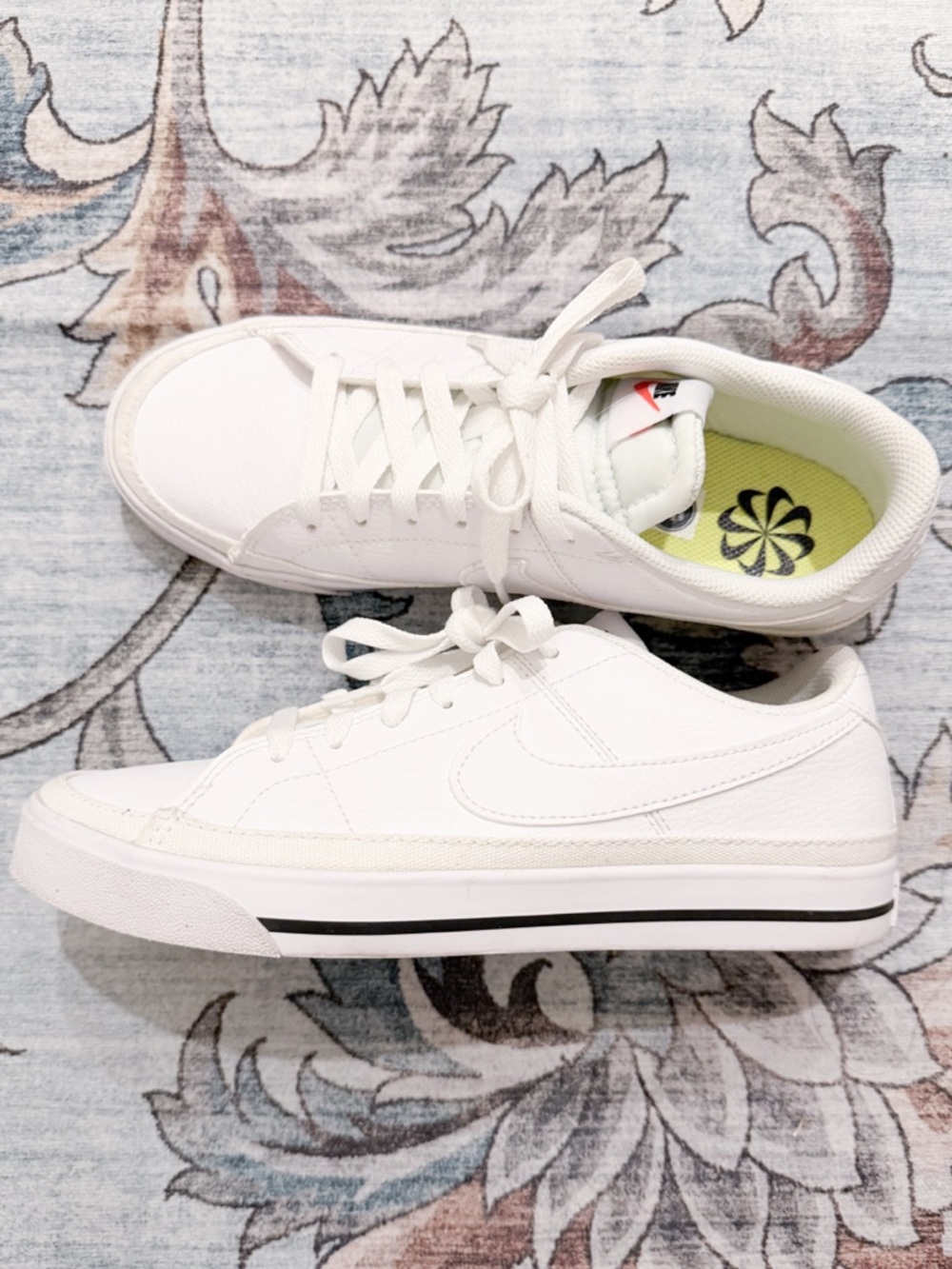 Excellent condition Nike Court Legacy Lift